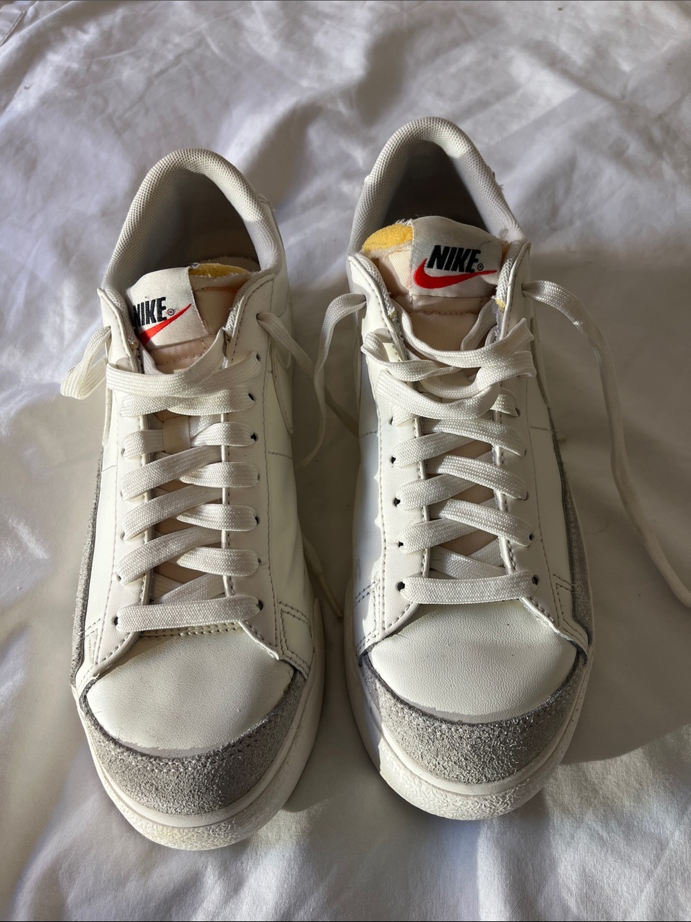 Nike Men's Cream and Gray Low-Top Sneakers with Red Logo